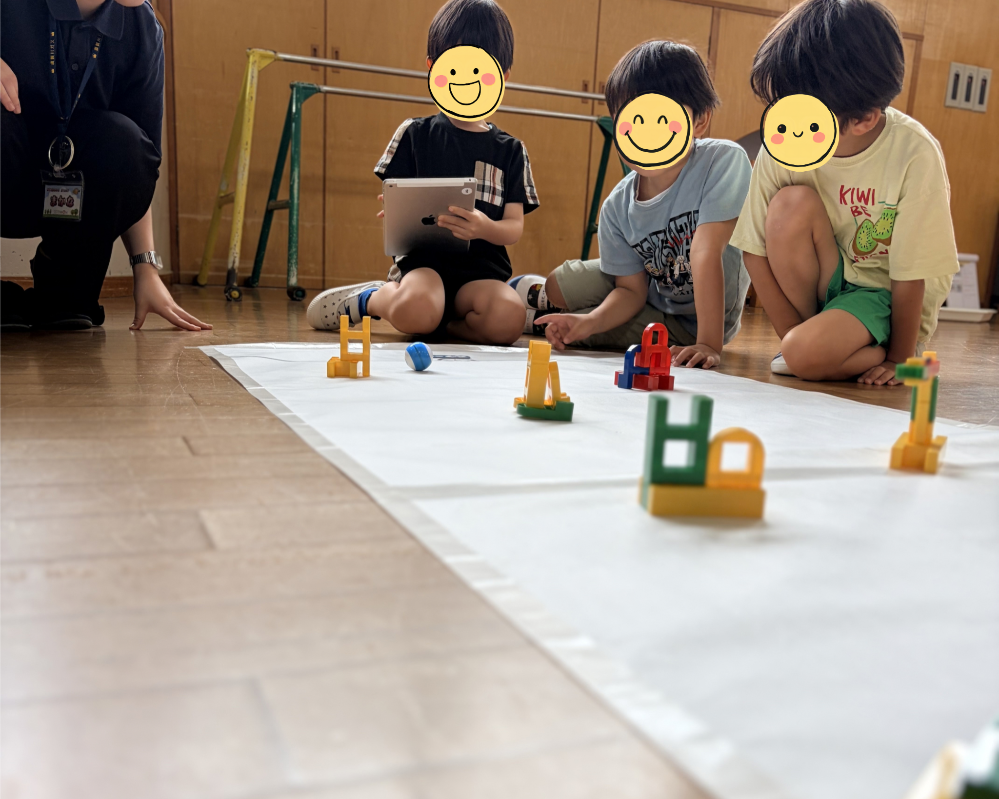 障害物コースに挑戦する子どもたちの様子