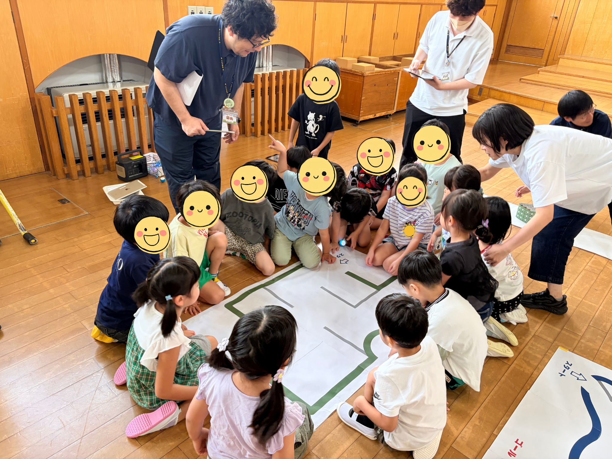 ロボット体験を終えて笑顔の子どもたち